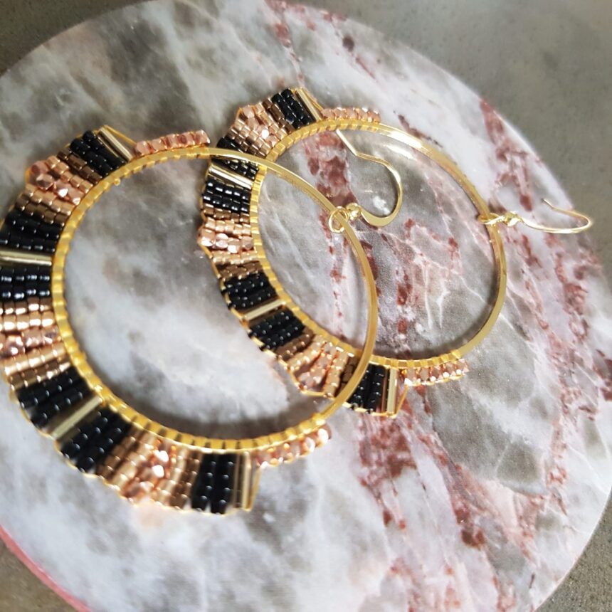 Hoops Multi Beads Brown, Handmade Golden Earrings - Afbeelding 3