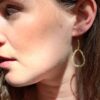 Drop Parel Small Gouden Oorbellen - Afbeelding 2